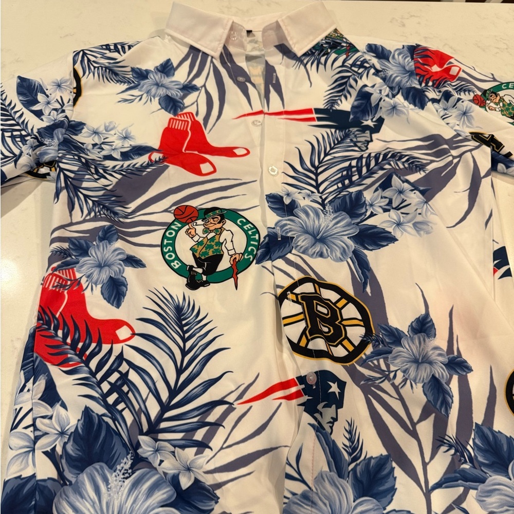 NWOT Boston Sports team camp shirt size large